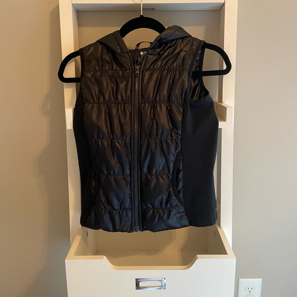 Zella vest